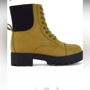 Tan Combat Boot Seven7 Sz 9 NIB